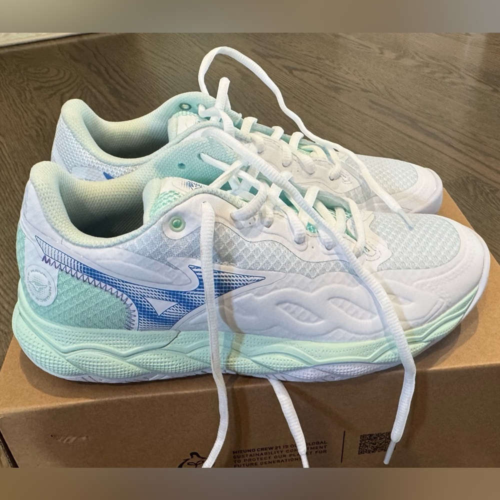 Like New Mizuno Energy Tennis Sneakers